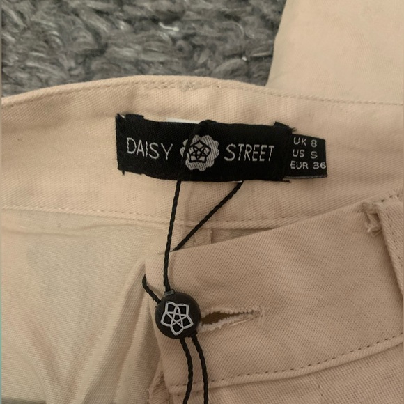 Daisy Street Small Khaki Cargo Pants - Picture 5 of 6